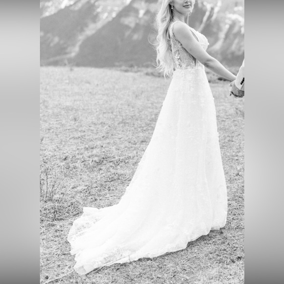 Dalaarna Tenille Ivory Wedding Dress - Picture 2 of 12